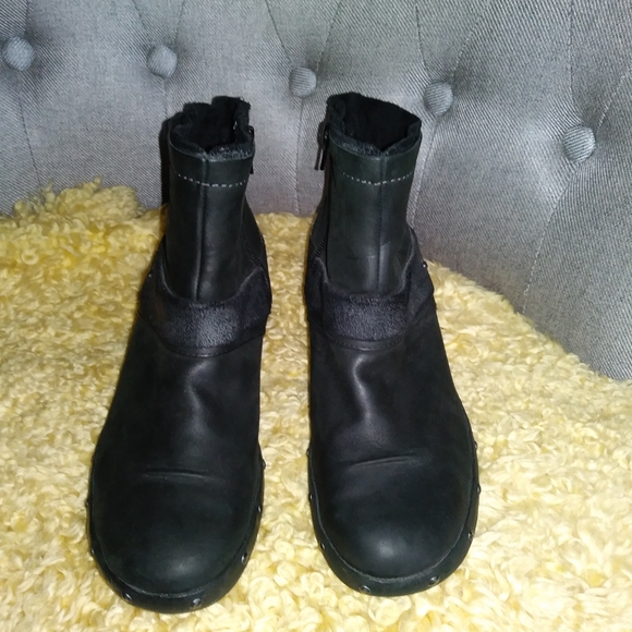 Merrell black leather boots. - Picture 2 of 7